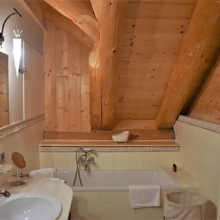 Domek alpejski In With 2 Saunas *